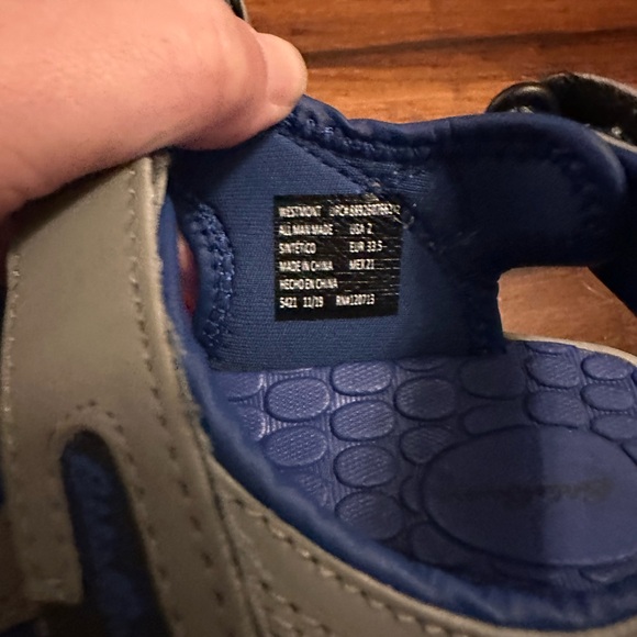 Eddie Bauer Boys Sandals Size 2 - Picture 6 of 7